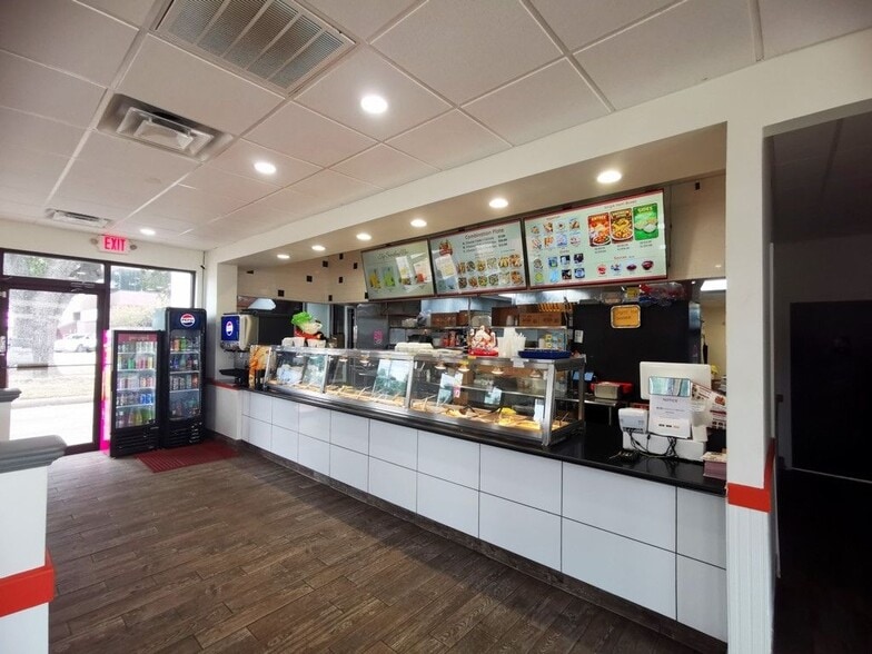 5854 Highway 6 N – Restaurant for Lease (Houston) - Image 2