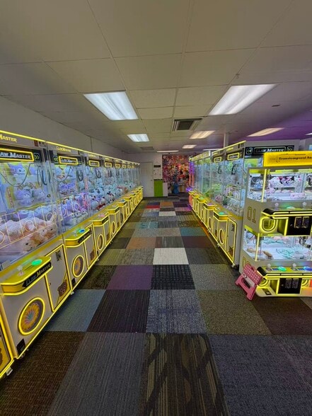 1104 N Virginia St – Retail for Sale (Port Lavaca) - Image 3